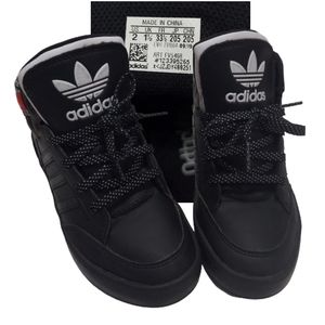 Adidas Boys (Size 2) kicks